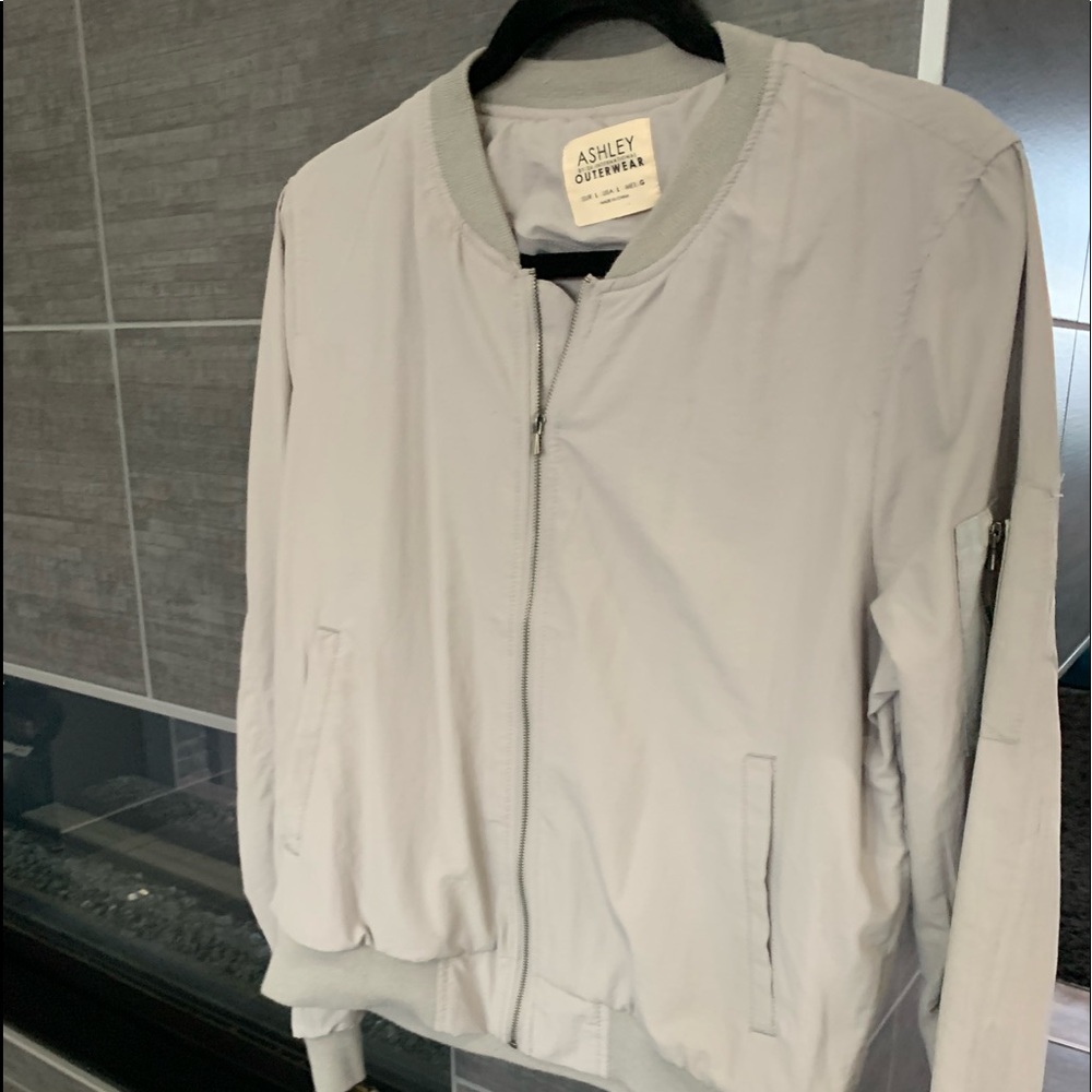 Lightweight Gray Jacket - image 5